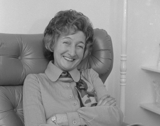 BraxM's tweet photo. "I’ve never wanted to play the big dramatic parts like Saint Joan. Even at drama school, if I stood up to do anything serious, everybody fell about laughing." Pat Coombs, born #OTD in 1926, talking to, and pictured by @RadioTimes in 1972. #Ooer! https://t.co/GbGP3BK6yF