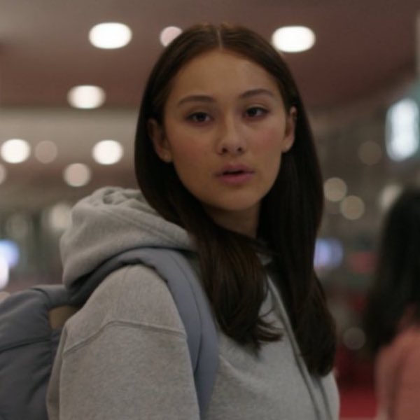 ST4RTOVERBUCK's tweet photo. in a room full of people, i look for you. would you avoid me or would you look for me too? 
#TheSummerITurnedPretty https://t.co/i6lxb3ZsBL