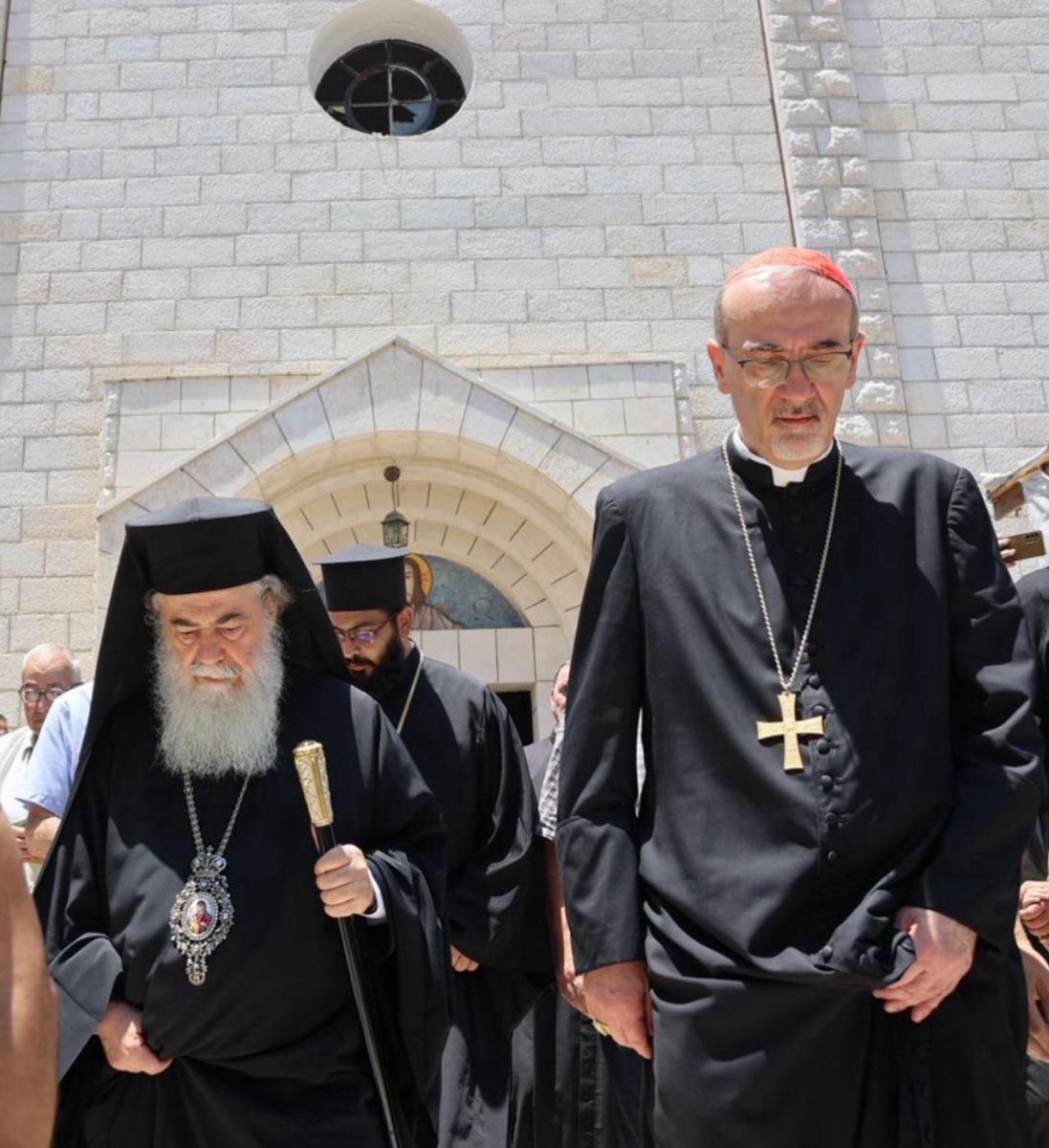Kudüs Latin Katolik Patriği Kardinal Pizzaballa ve Kudüs Rum Ortodoks Patriği III. Teofilos, ortak bir açıklama yaparak Gazze’deki kilise rahip ve rahibelerinin İsrail’in tahliye emirlerine uymayacaklarını, işgal durumunda şehri terk etmeyeceklerini duyurdu.
Otel Ruanda filmini