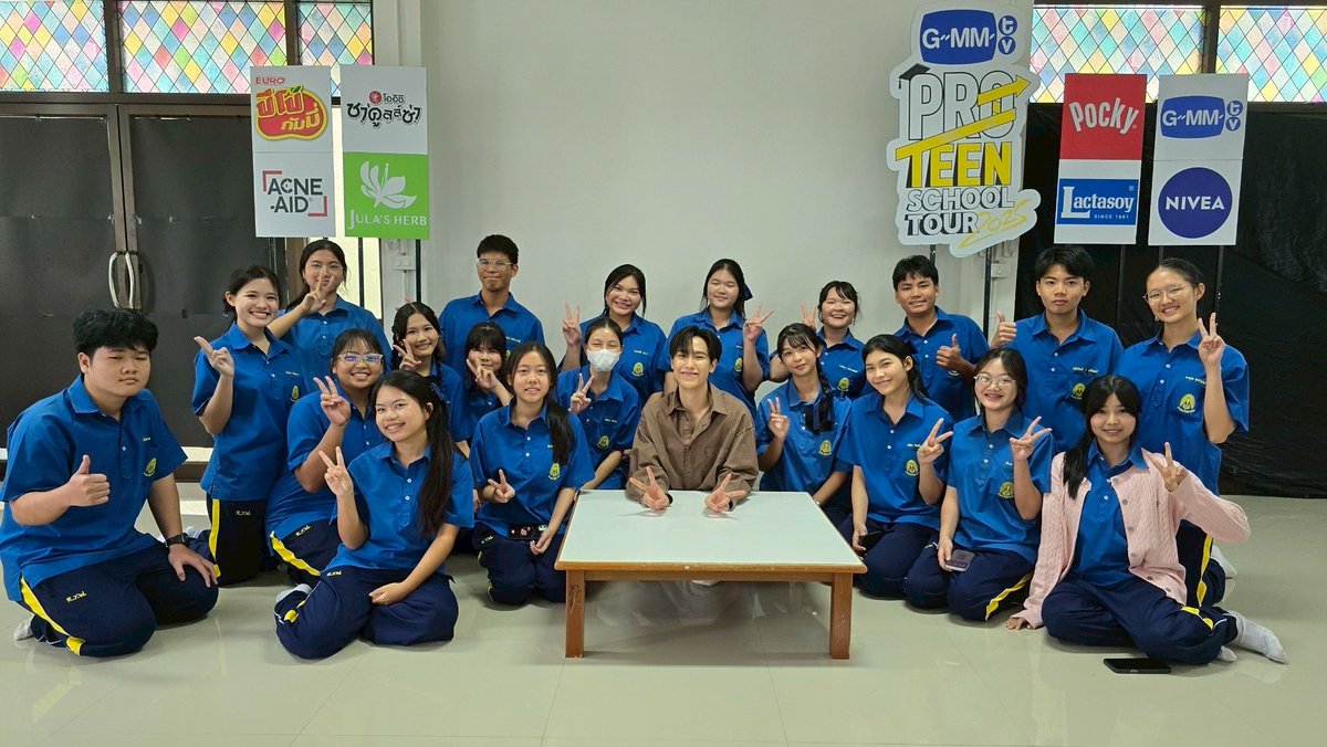 GMMTV's tweet image. นำภาพ 'GMMTV PRO-TEEN SCHOOL TOUR 2025' เมื่อวานนี้ที่ “โรงเรียนระยองวิทยาคม” มาฝาก
ต้องขอขอบคุณนักเรียน คุณครู และบุคลากรจากทุกๆ คนด้วยนะคะ
พวกเราสนุกสนานกันมากๆ หวังว่าเราจะได้กลับมาเจอกันอีกน้าาาาา
#GMMTVSchoolTour2025xRYW
#GMMTVSchoolTour2025
#GMMTV @jnnrrs @FELIZZOfficial_…