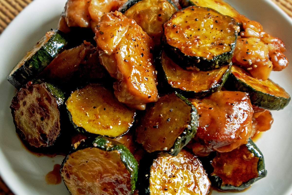 photo_haruma's tweet photo. ๐คฏ Zucchini Teriyaki Chicken = Crazy delicious!
Quick & Easy Japanese recipe ๐ด
โถ Watch now: https://t.co/Oo9Od9vs4E
#ZucchiniRecipes #TeriyakiChicken #JapaneseRecipe https://t.co/byMOhQTi9F