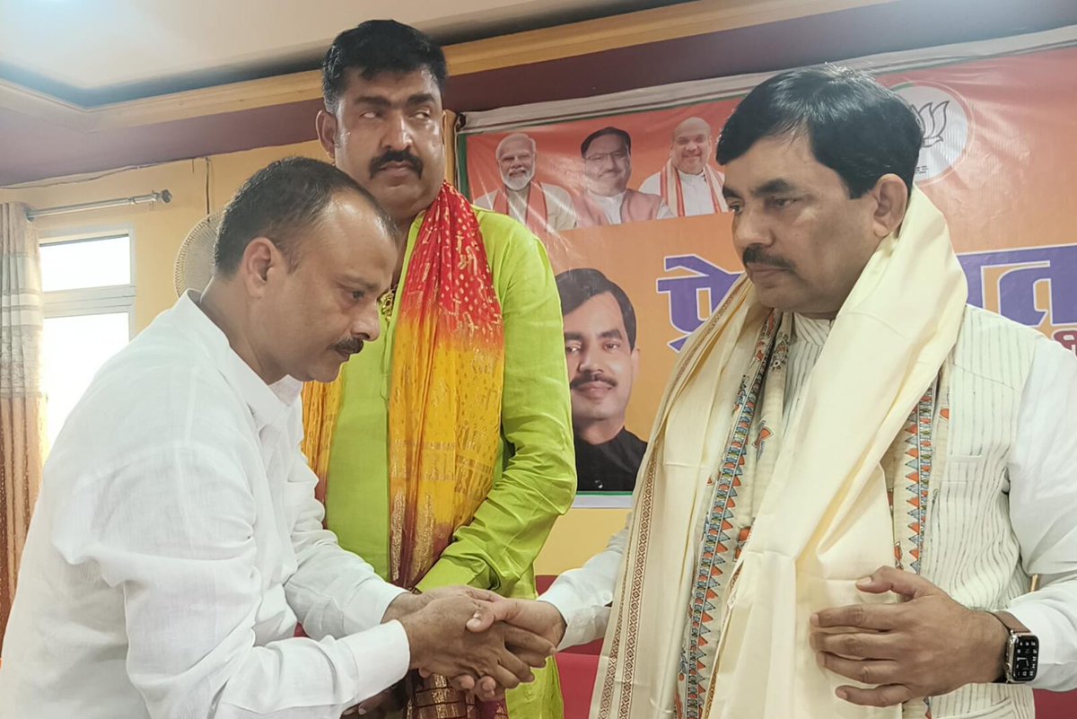 sajidrazamth2's tweet photo. आज दिनांक 27-08-2025 को मोतिहारी आगमन पर जनाब सैयद शाहनवाज़ हुसैन साहब पूर्व केंद्रीय मंत्री जी का स्वागत गाँधी कॉम्प्लेक्स मे किये और उनके प्रेस कॉन्फ्रेंस मे साथ रहने का मौका मिला.
     "साजिद रज़ा " https://t.co/IOOH45lmJQ