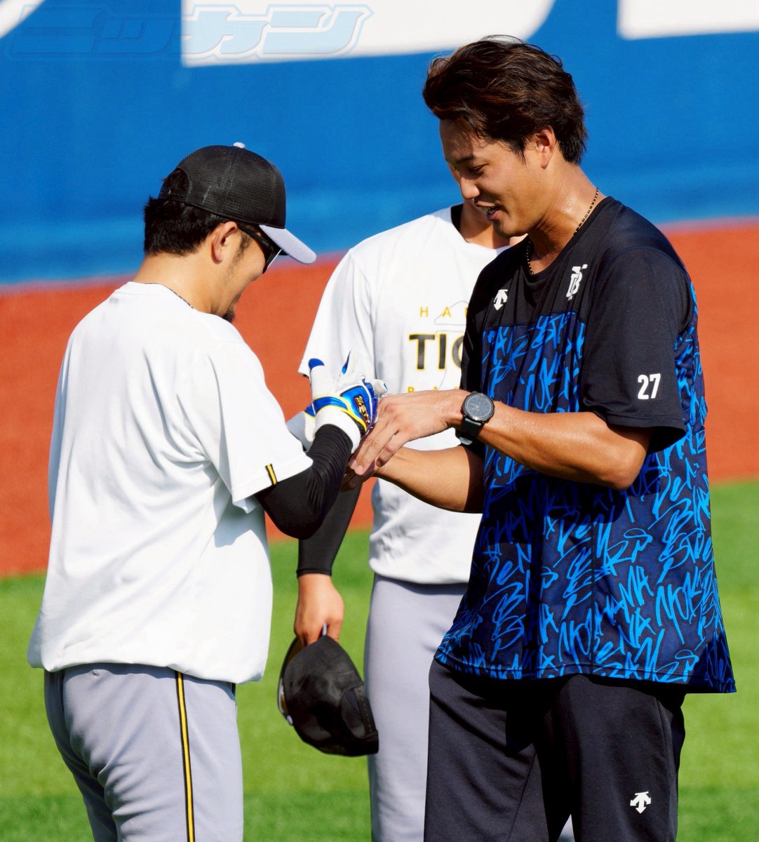 Tigers メッシュジャケット サイン入り 藤浪選手 Tigers メッシュジャケット サイン入り 藤浪選手 Tigers メッシュ