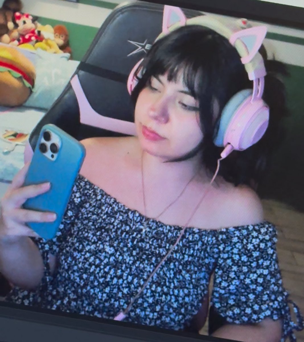 naomiipie's tweet image. Looking cute, won’t delete later