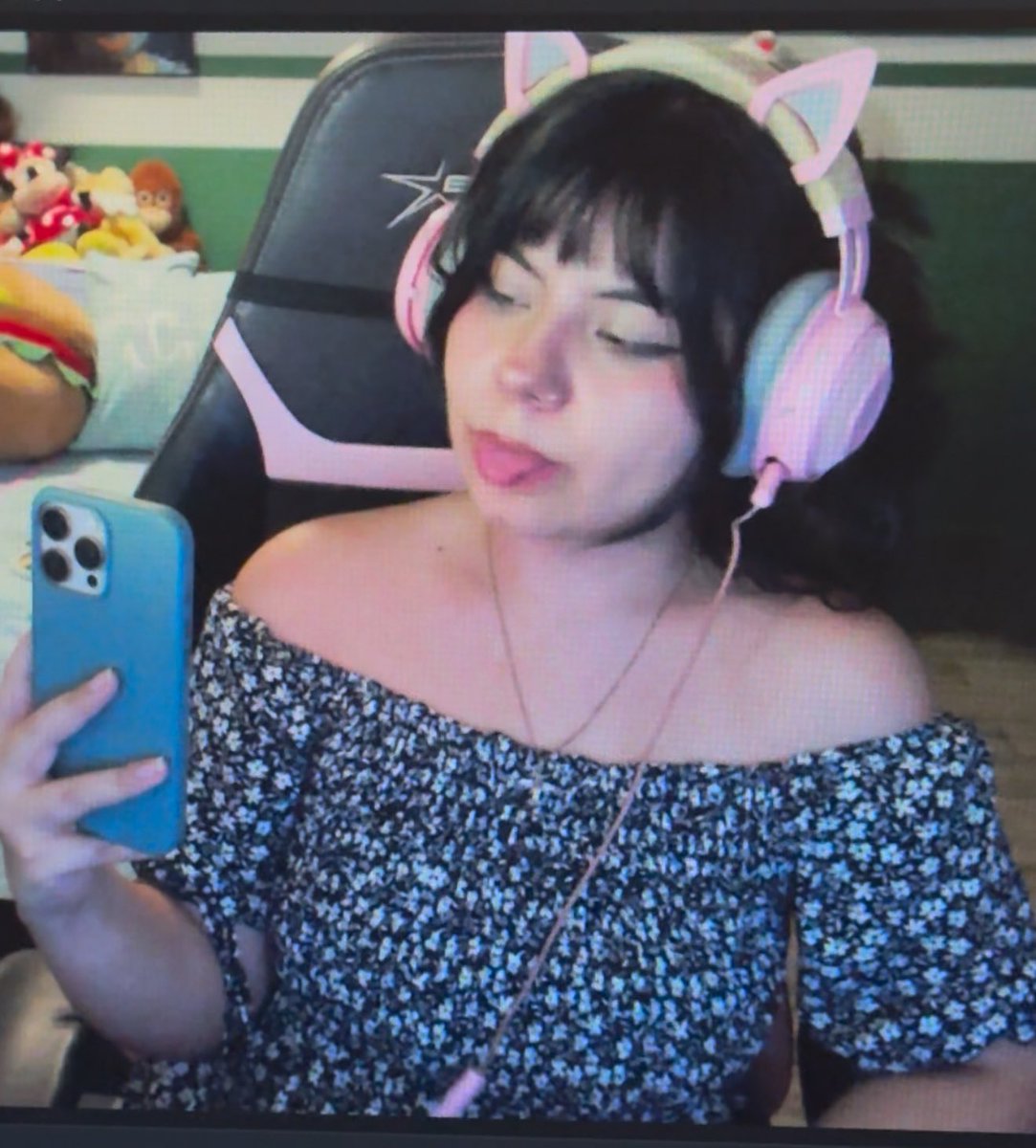 naomiipie's tweet image. Looking cute, won’t delete later