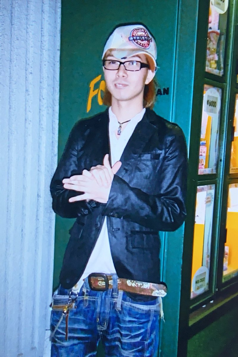 Dのファンになったのはいつ頃？みたいな話をすることがあって☺️

昔の写真あるかな？とカメラフォルダを見たらかっこよすぎる人いたんですけど！