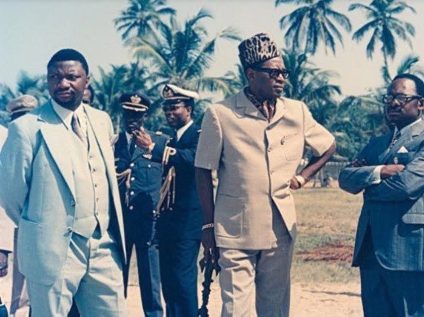 Paulette Kimuntu Kim (@kimkimuntu) on Twitter photo CE JOUR-LA, 27 août 1980, Nguz Karl I Bond est nommé Premier ministre du #Zaïre.
Ce jour-là, Nguz Karl I Bond, commissaire d'État (ministre) zaïrois aux affaires étrangères et à la coopération internationale, est nommé par Mobutu, Premier commissaire d'État (premier ministre). CE JOUR-LA, 27 août 1980, Nguz Karl I Bond est nommé Premier ministre du #Zaïre.
Ce jour-là, Nguz Karl I Bond, commissaire d'État (ministre) zaïrois aux affaires étrangères et à la coopération internationale, est nommé par Mobutu, Premier commissaire d'État (premier ministre).