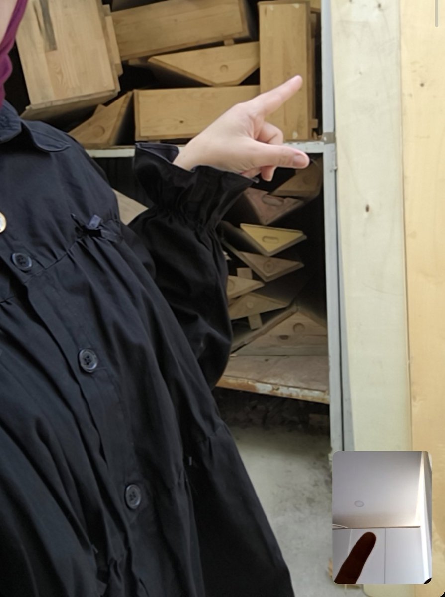 - Hangi tabutu istersin şekerimm
+ Benimki şu olsunn🥰