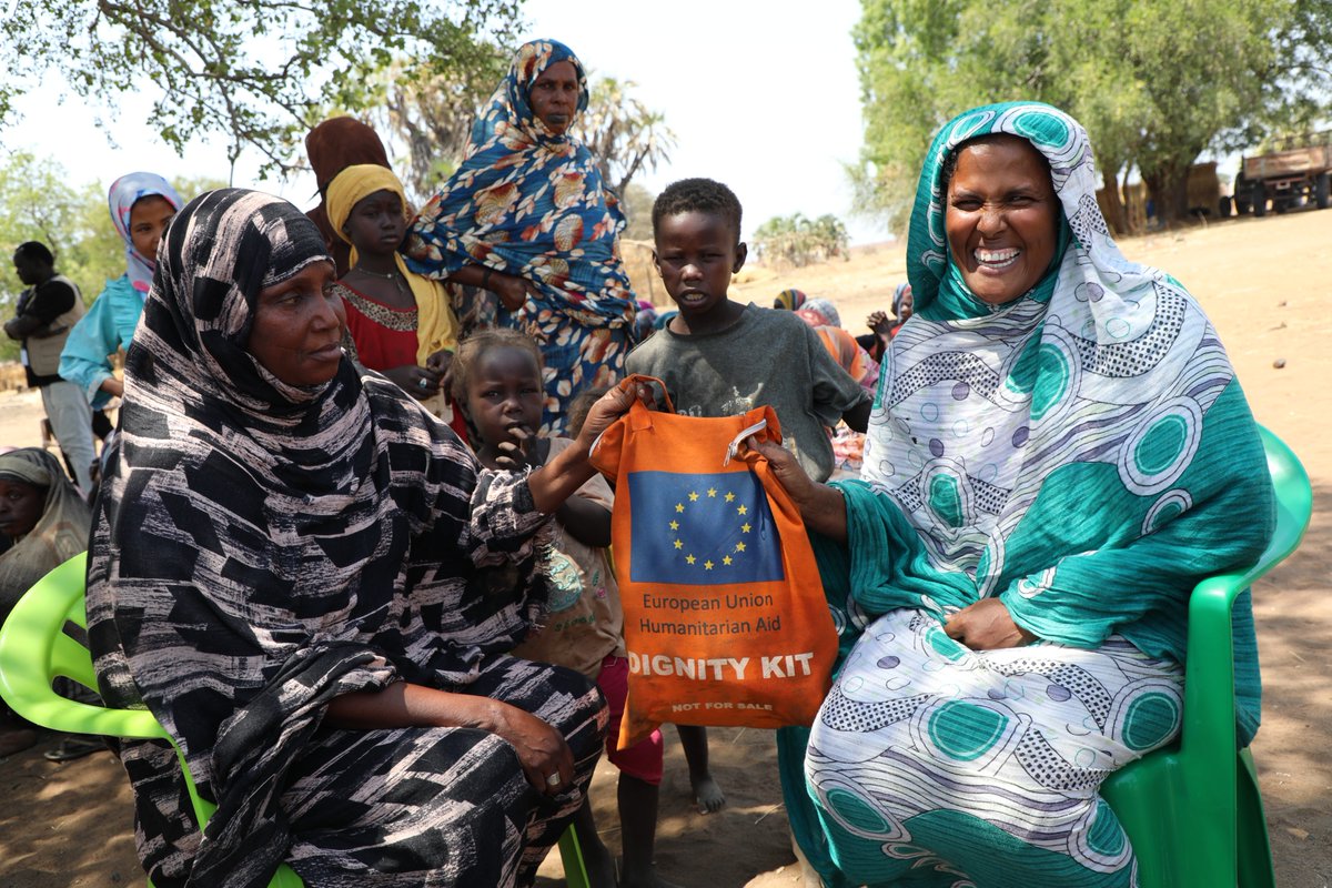 UNFPA_ESARO's tweet photo. Ever wondered what's in a #DignityKit and why it is so important for millions of women and girls worldwide, including thousands in the African region?
Take a read here and find out more 🔖 https://t.co/eoScmFzbWz
#HumanitarianAid #AgainstAllOdds #HealthForAll #DignityForAll https://t.co/RksUQNwRe6