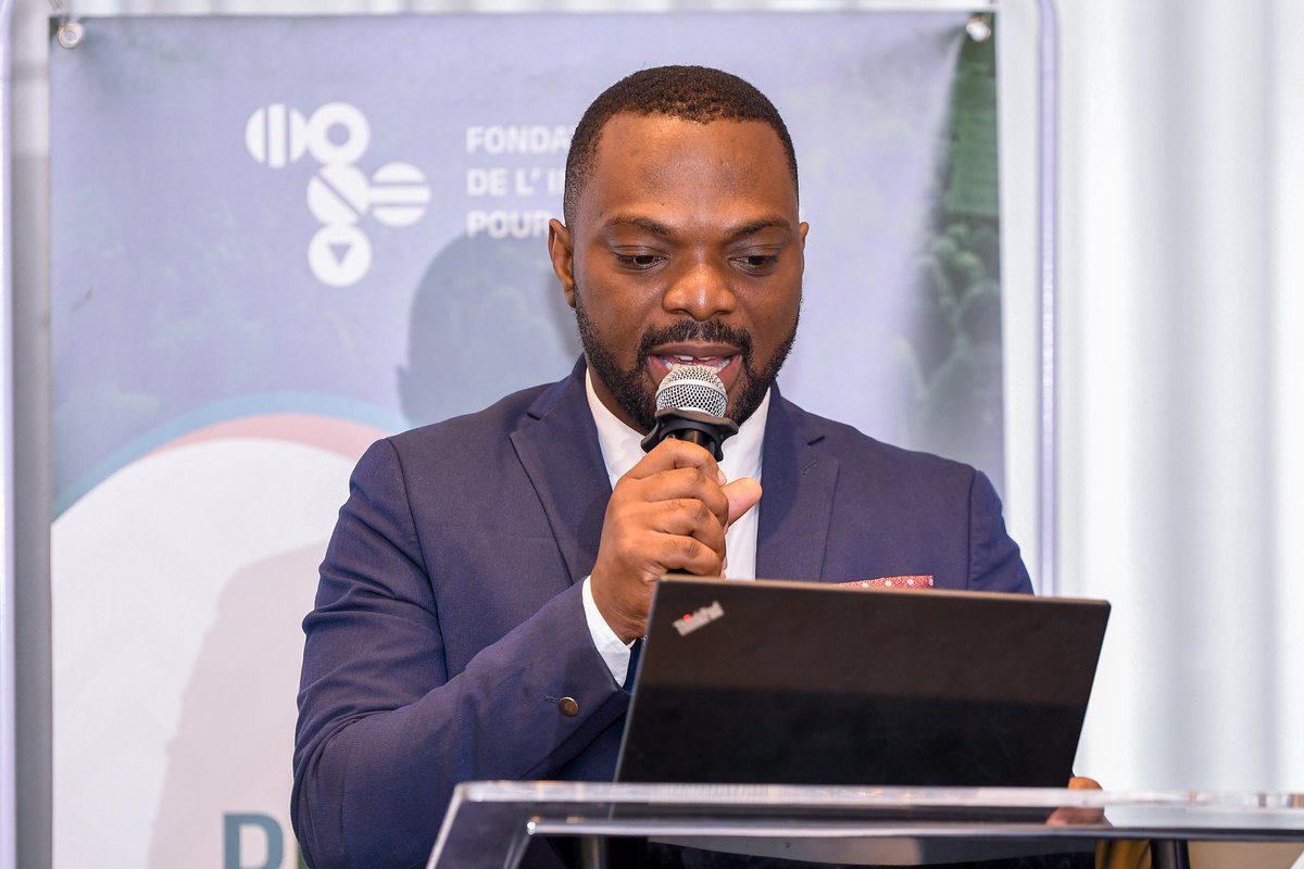 livingdemocracy's tweet image. 🎙️ Dr. Jean-Marc Segoun conveys Prof. Achille Mbembe’s gratitude for the extension of the Digital Innovation Programme a key step in advancing democracy through innovation.

#DigitalDemocracy #AfricaDemocracy