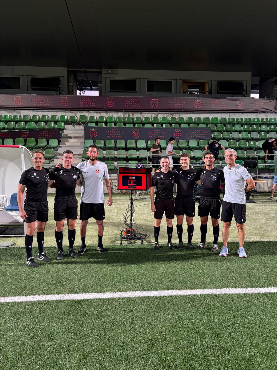 📸Nuestro equipo senior participó en las pruebas del VAR, la herramienta tecnológica que se implantará en 1ª RFEF en las instalaciones de la Ciudad del Fútbol de Las Rozas 🏟️, 

Un orgullo haber formado parte de este proceso que marcará un antes y un después en la competición 🙌