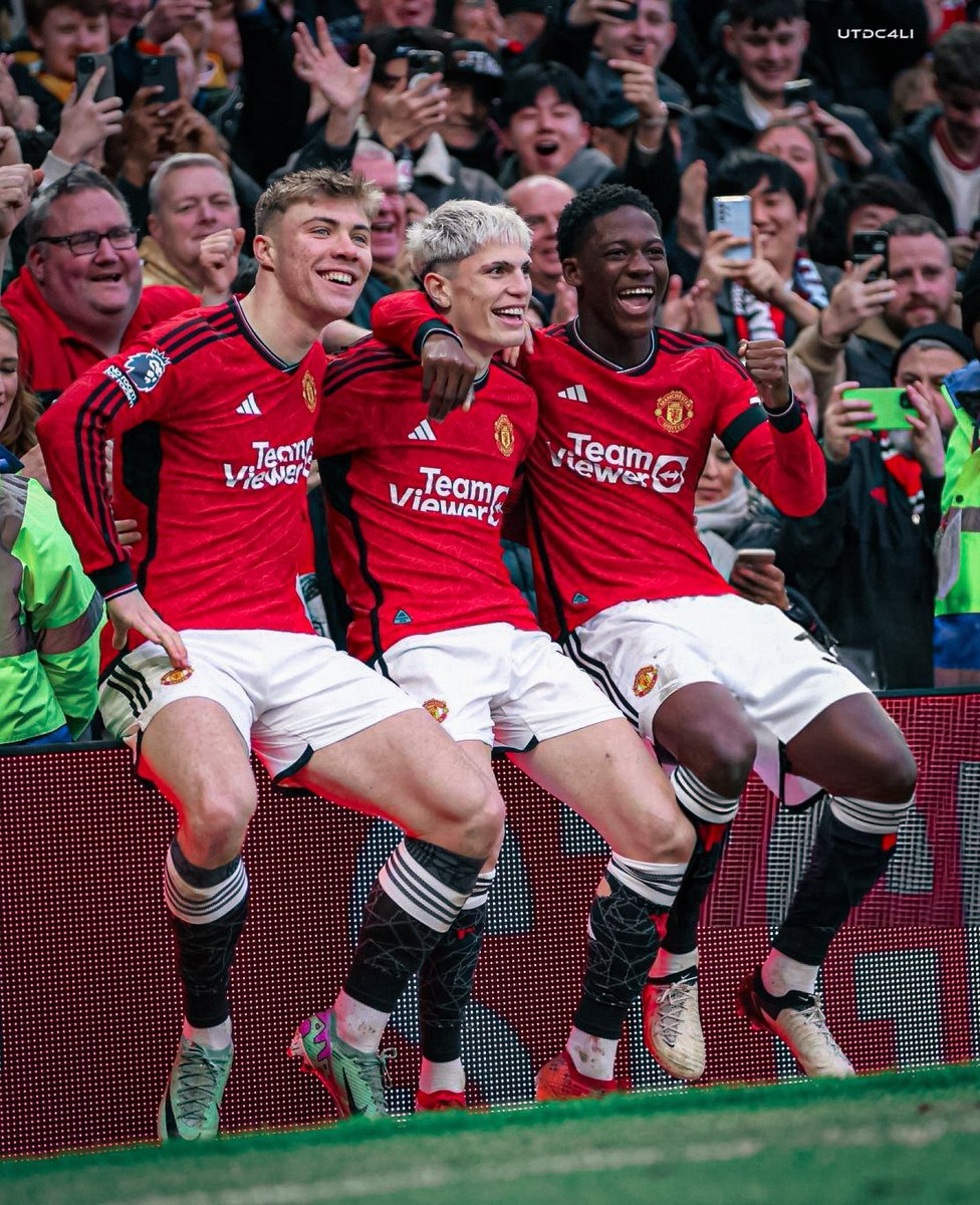 DeFreitas07's tweet photo. @StretfordPaddck Crazy to think how we all go so excited saying these 3 could be the future... I'm depressed.... https://t.co/k5nGlhKxZ6