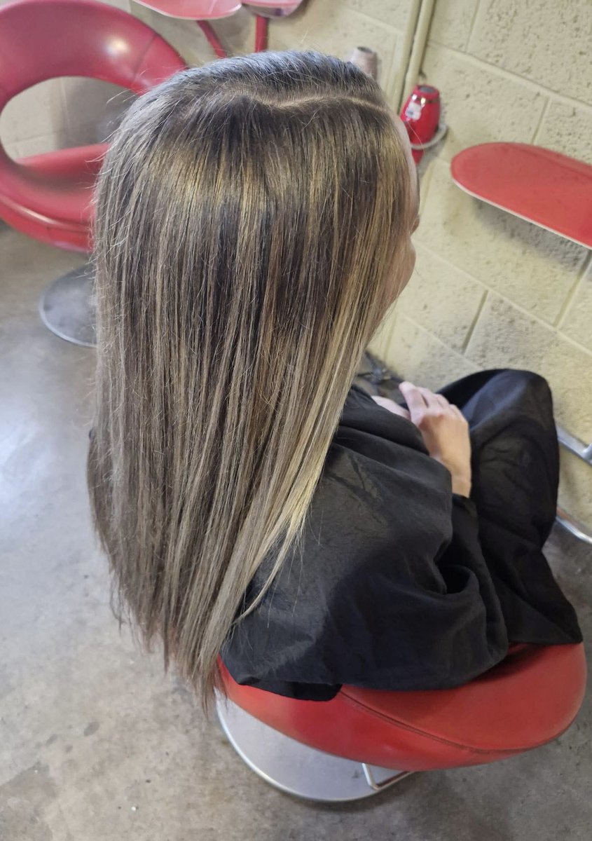 Summer is out &amp; autumn is setting in🍂🍁

It’s calling for lowlights season to begin..📞

Don’t forget to give us a call, send a message or drop in to make your appointment… ☺️