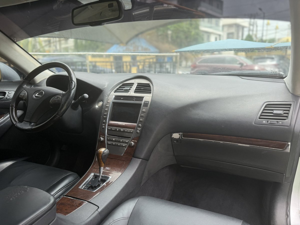 PraiseHimAutos's tweet photo. 2010 Lexus ES350 

Nigerian Used 
Price: 9.8m 
Location: Ikeja, Lagos. 
All Good! https://t.co/fWRtT15dTP