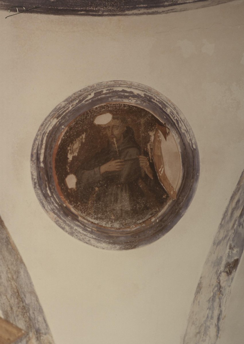 Fotografías de la capilla de San Antonio del monasterio de San Ginés de la Jara, en 1981. En la segunda y tercera instantánea podéis ver en detalle los frescos que decoraban las pechinas, con representaciones de santo Domingo de Guzmán, y, san Francisco de Asís.