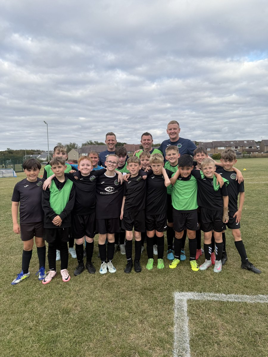 DalkeithCFC's tweet photo. ⚫️⚪️📸 2014s Dalkeith Thistle Maradona
Another great session for our 2014s Maradona squad putting in the hard work at training
#DalkeithThistle #2014s https://t.co/1rmdAAYc2D
