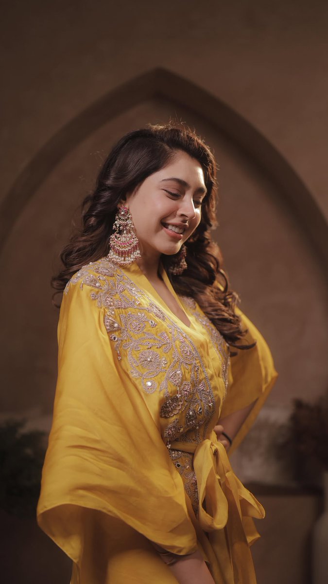 fairytaylor__'s tweet photo. She is sunshine poured into human form.💛
#NitiTaylor https://t.co/nCeifnT6LF