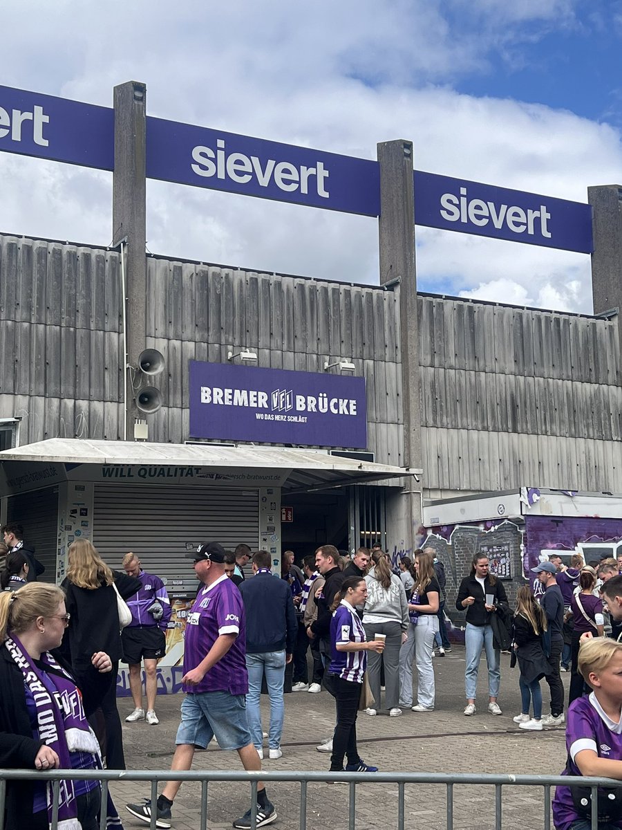 maratobi's tweet photo. @VfL_1899 💜🤍 schön war’s! https://t.co/zEPCkMlwQi