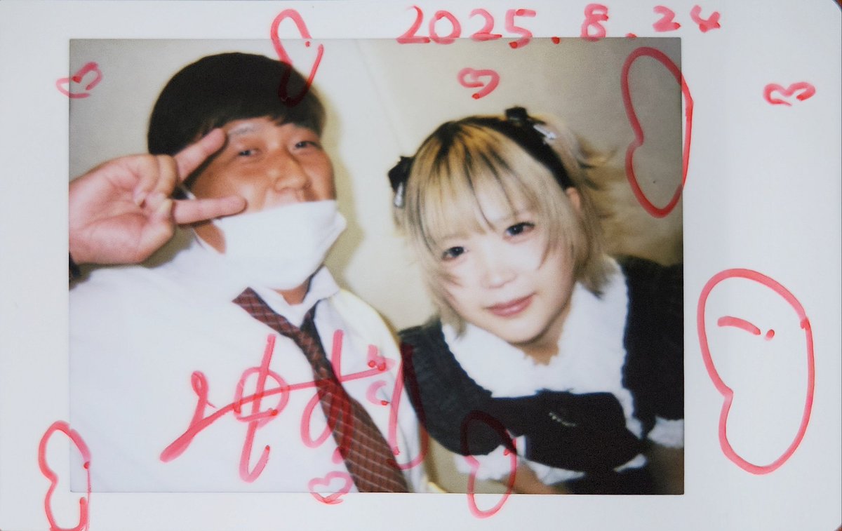 shishikurahiro's tweet photo. 8/24 クラファンパーティー
Broken By The Scream 御子神シズク②
推しといっしょにご飯食べてお酒も飲んで、なんて幸せなんでしょうか!
しかもチェキまで撮れて!!
#BBTS
#BrokenByTheScream
#SolarStrain
#御子神シズク
#BBTSのパワースポット
#シズクさんといっしょ
#シズクルー
#ShizuCrew https://t.co/VGglQOWzQF