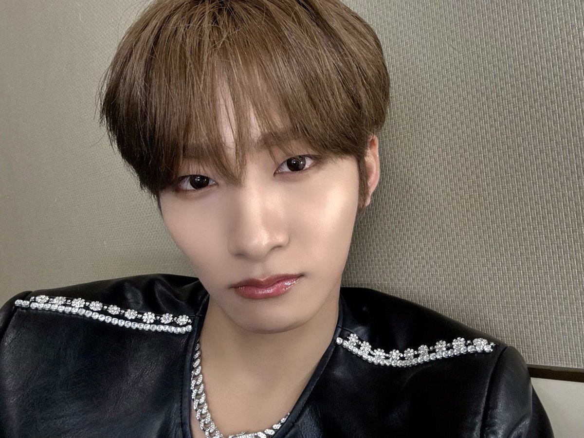 by_EPEX's tweet photo. ☀️🥵🥵

#EPEX #이펙스 #JEFF #제프 #젶프프 https://t.co/iNLmoyORSO