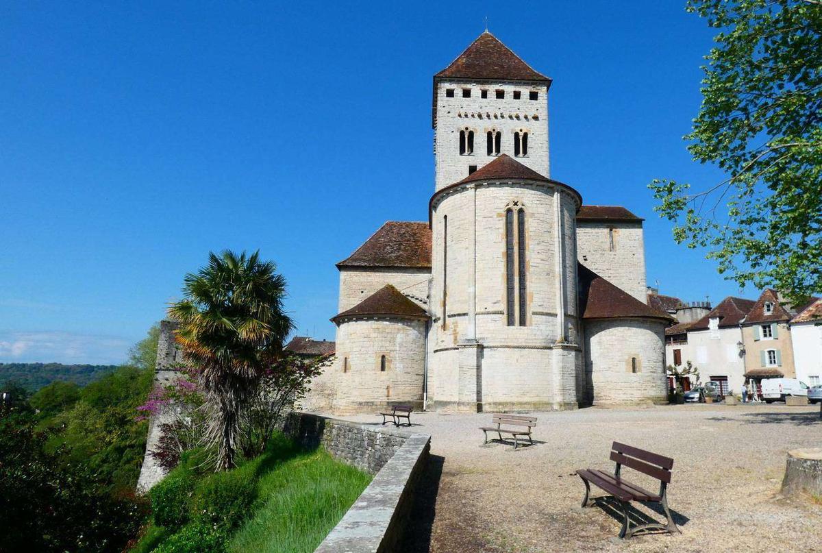 🚨⛪ ALERTE | Dans les Pyrénées-Atlantiques, le TABERNACLE de l’église Saint-André de Sauveterre-de-Béarn a été FORCÉ et le CIBOIRE, ainsi que la LUNULE contenant une HOSTIE CONSACRÉE, ont été VOLÉS.