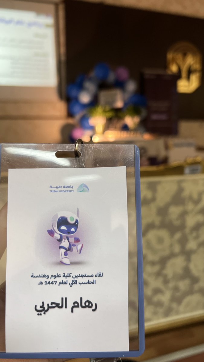 مقتطفات لقاء مستجدات آل الحاسب -الدفعة 1447هـ-👩🏻‍💻

تعرفنا على تخصصات كلية الحاسب من دكاترة الكلية 
وسعيدة اني كنت جزء منها بتقديم محور: كيف تنتج مخرج يخدم المجتمع وإنت طالب✨✨

يوم كان مميز وماكمل إلا بحماس الدفعة الجديدة وشغفهم 💙