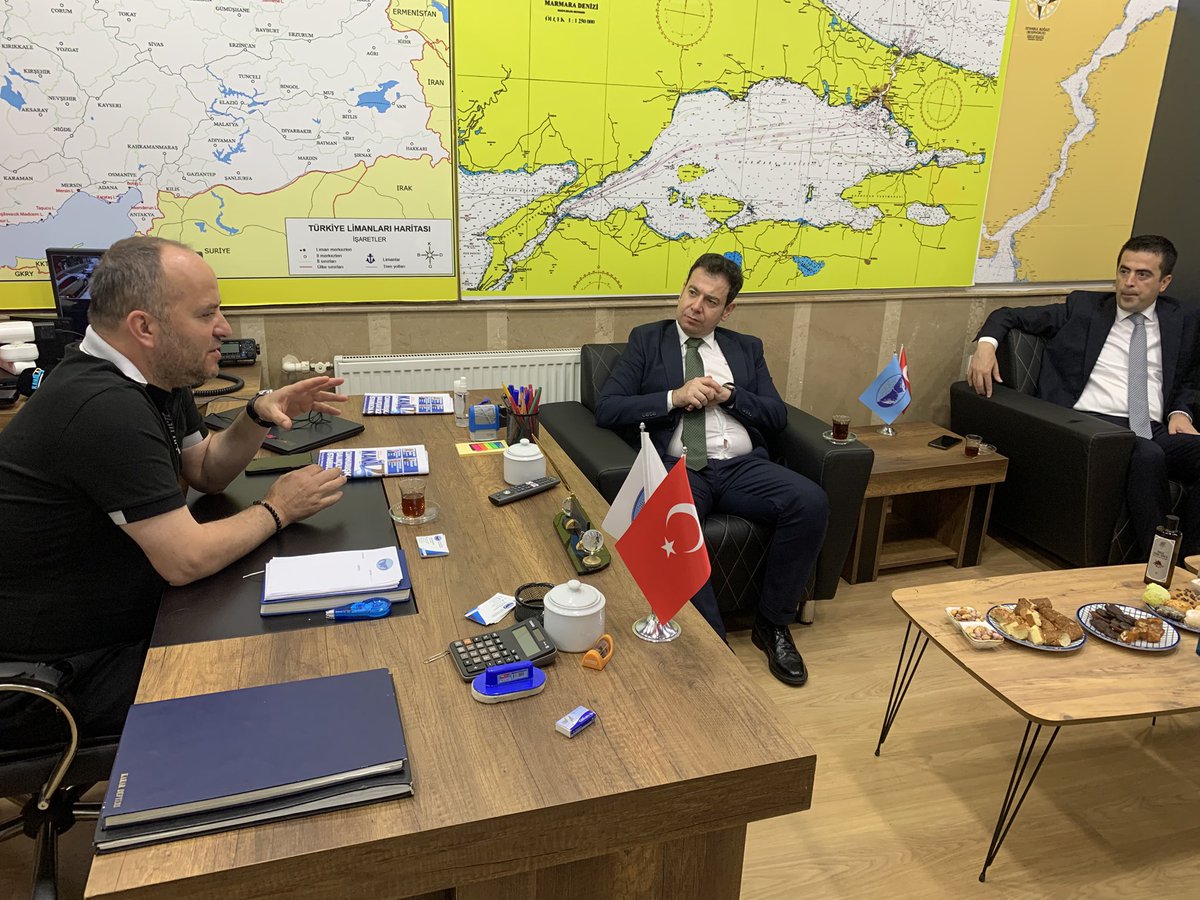 istdembir's tweet photo. 27.08.2025 Çarşamba günü, Ziraat Bankası İstanbul Bölge Müdürü Sayın Melih TARHAN ve Ziraat Bankası Sarıyer Şube Müdürü Sayın Hasan Güneş YÜRÜKLER tarafından, ofisimize ziyaret gerçekleştirilmiştir.

Yönetim Kurulu Başkanımız Sayın Sait KANBUROĞLU tarafından; sektörümüzün öncelikli talepleri olan, kredi limit arttımı, sigorta şartları, tekne ve diğer ipotek masrafları ve şartları dile getirilmiştir.

Bölge Müdürümüz tarafından dinlenilen talepler hakkında çalışmalar yapılacağı belirtilmiştir.

Nazik ziyaretleri nedeniyle Bölge Müdürümüze ve Şube Müdürümüze teşekkürlerimizi sunarız.