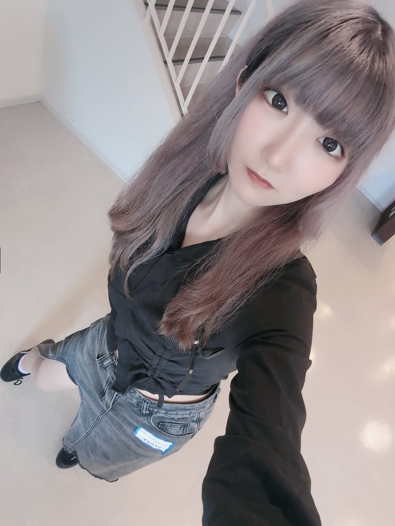 こんにゃるせ🦊📢🍥

気付けば紫が落ちてグレーになってきています🩶 ̖́-
これもこれでよき(っ ॑꒳˘)b
しばらくはこの雰囲気が続きそうなので派手髪な鳴瀬も好きでいてもらえたら嬉しいです🦊