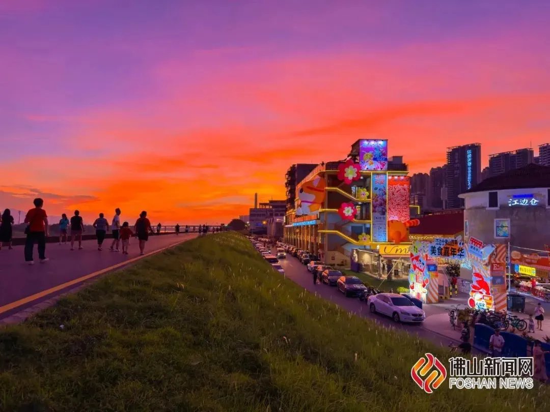 DiscoverFoshan's tweet photo. Get ready for the 2025 Music Beer Festival in #Foshan from Sept 19-21!🍻
Enjoy top bands and performers🎸 from the #GreaterBayArea, explore four diverse bazaars, and immerse yourself in a city-wide celebration with 100+ creative stalls!🎶 #FoshanEvents https://t.co/hmhAhjSQsL