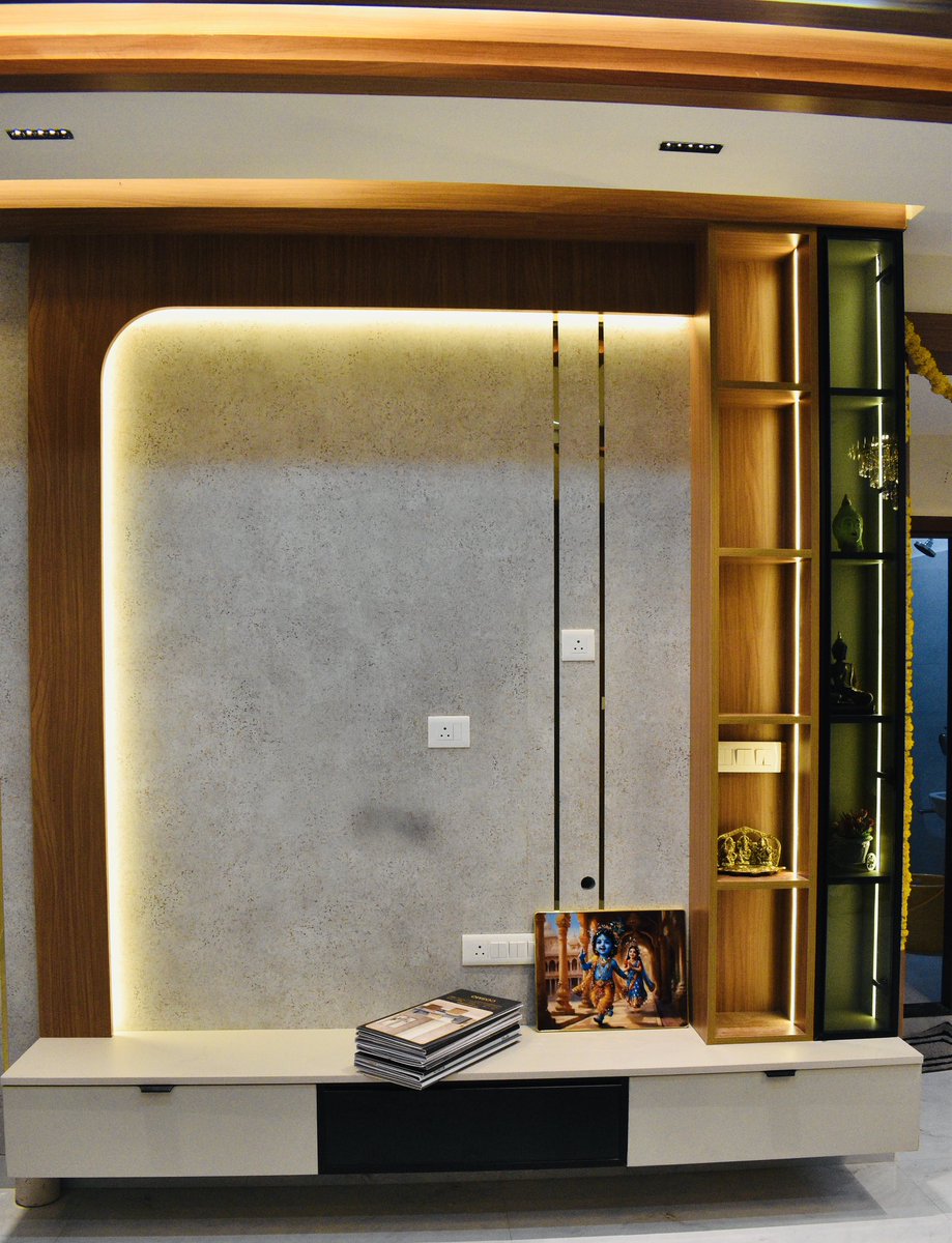 olangana_design's tweet image. A sleek TV unit designed by Olangana for Mr. Jayakrishna, finished in a truly refined style.
⁠Featuring elegant black shutter doors on the right corner shelf.

📍 Balaji Rose Woods, Kodigehalli Main Road – Kadugodi

#TVUnitDesign#OlanganaStyle#OlanganaDesign#LivingAreaDesign.