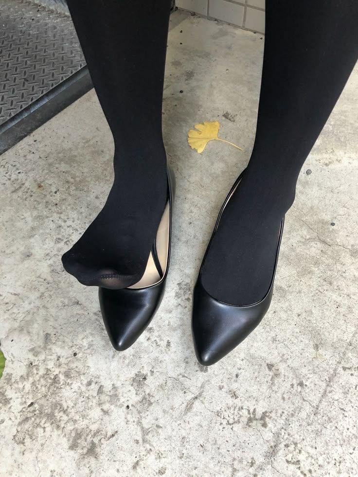 Good morning, fetch my coffee if my nylons in flats make you feel weak ☕️