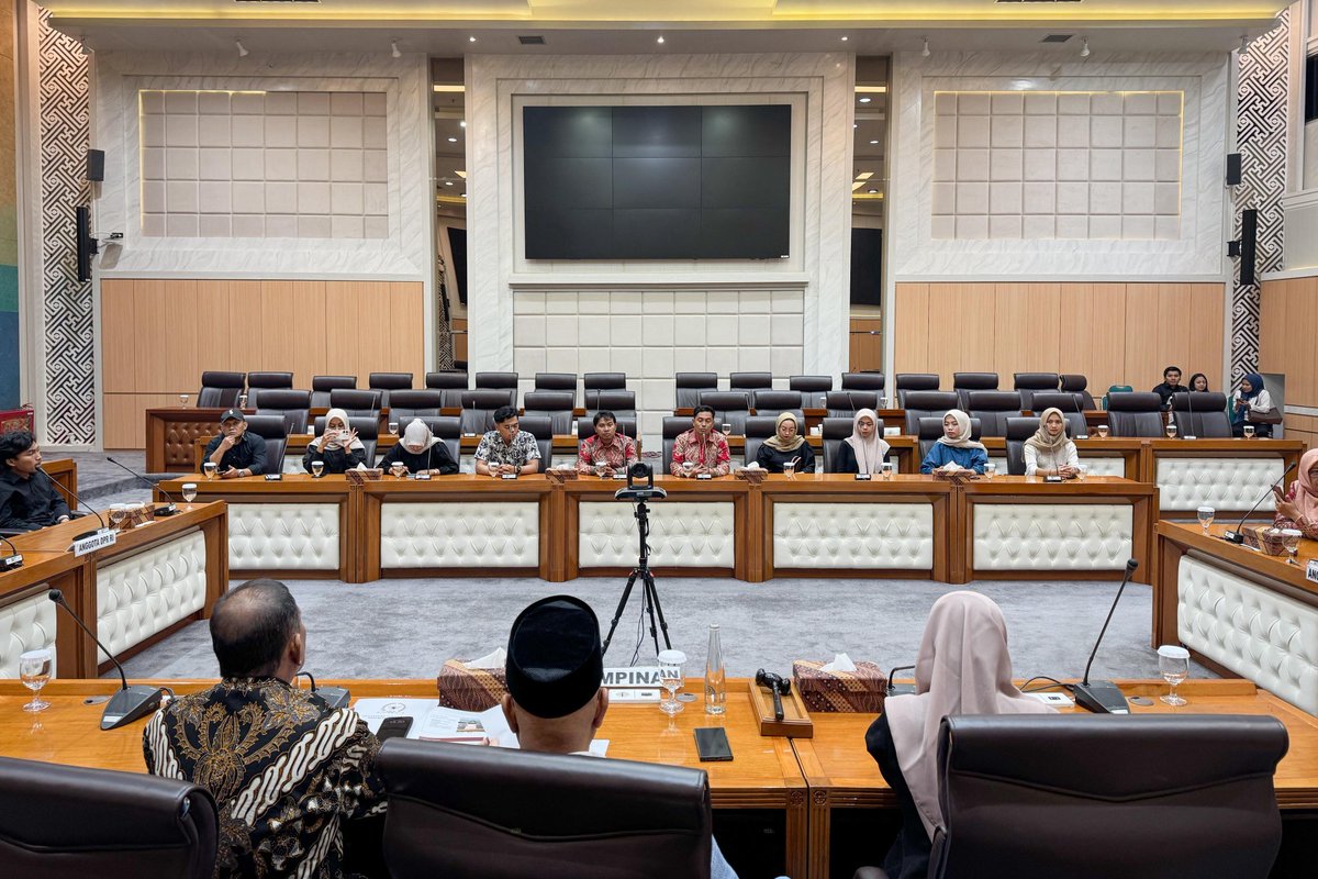 Menerima Audiensi dari Universitas Sains Al-Quran (UNSIQ) Wonosobo, Jawa Timur kepada Fraksi PKB yang diterima oleh saya sendiri, Marwan Dasopang, Ketua Komisi VIII DPR RI dan Anggota DPR RI FPKB, Ashari Tambunan di Gedung DPR RI, Senayan, pada Hari Rabu, 27 Agustus 2025