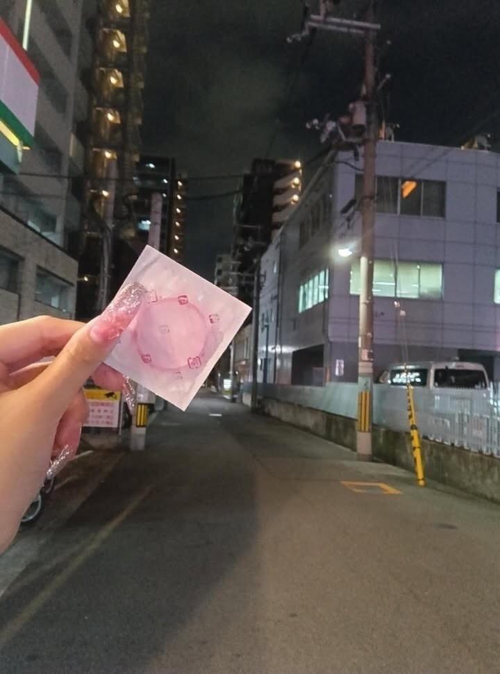 utamaro81's tweet photo. どちらも使い道がない、、😺 https://t.co/G541sQ8P6N