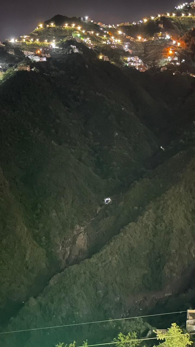 faifi2223's tweet image. #مفقود_فيفاء 
حتى الأن لم أسمع بمشاركة الفرق التطوعية في المنطقة وغير المنطقة كما عودونا بمشاركتهم الفعالة بجانب الجهود المتواصلة من قبل فرق الأنقاذ ب #الدفاع_المدني  ونسئل الله لهم جميعا التوفيق والعثور على مفقود فيفاء الأستاذ محمد جابر الفيفي وندعو الله سبحانه وتعالى اللطف به .