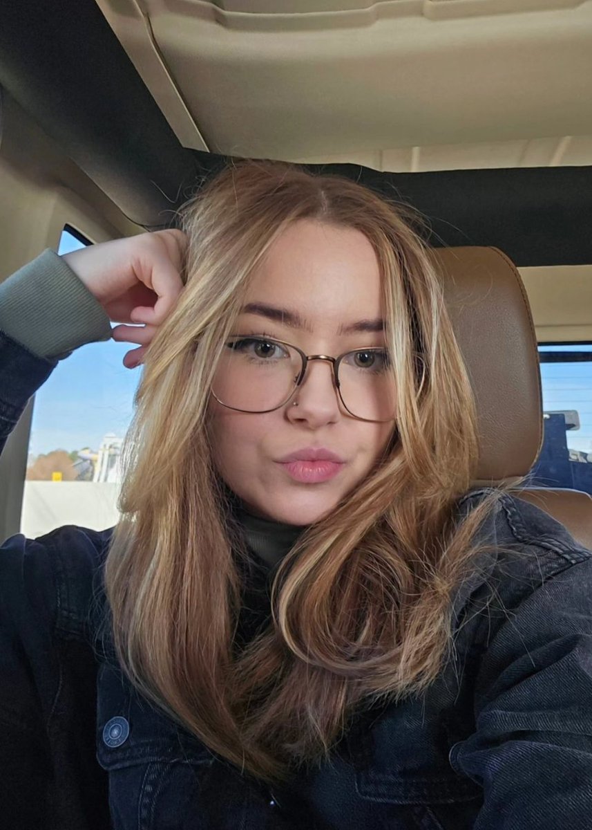 Bonjour dm pour vos services rt et follow pour une nudes ❤️