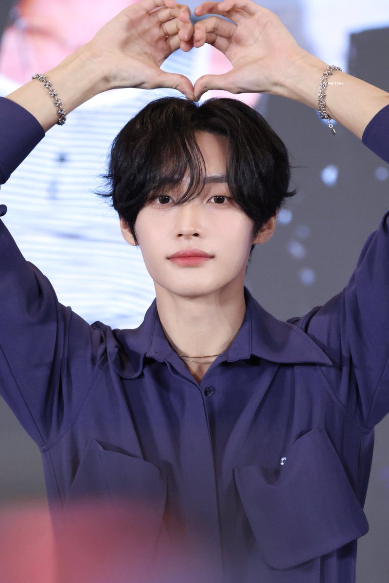 🫳🏻🫳🏻

/
250827
#WONBIN #원빈 #RIIZE #라이즈