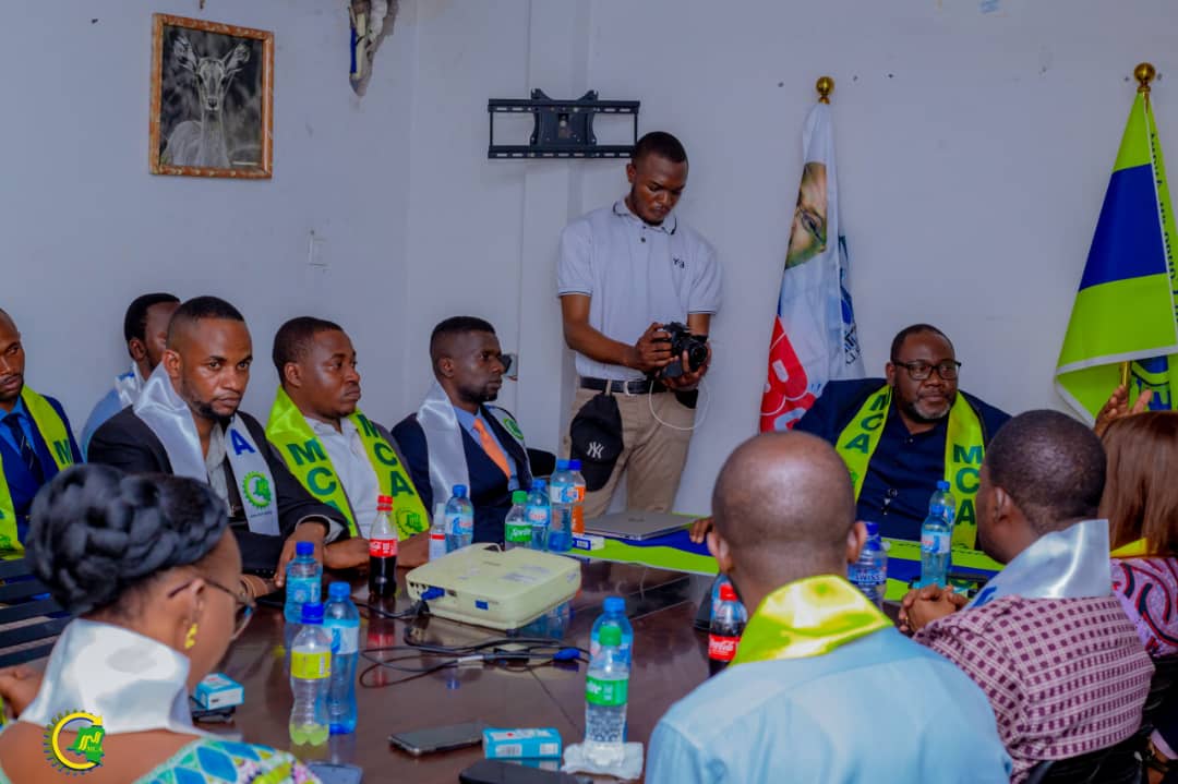 #RDC #MCA
Adhésion massive et populaire des congolaises et congolais à la lutte contre la corruption, le détournement et l'impunité. Le Président de la fondation qui porte son nom, Lambert Kankolongo et les membres de sa fondation s'alignent désormais au combat du #MCA.