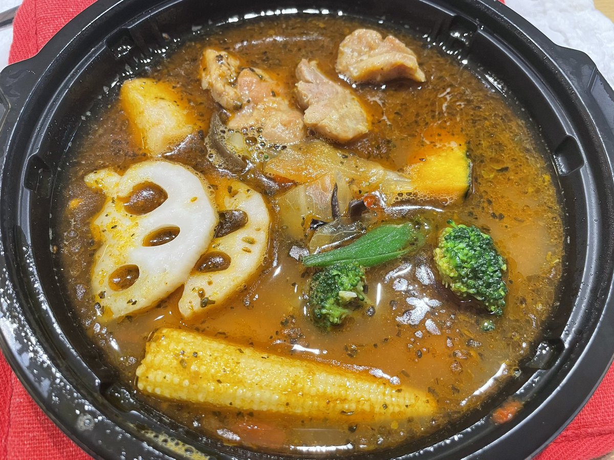 BooBoo461102's tweet photo. 最近の冷食よく出来てる～
スープカレーおいちい💕 https://t.co/irT70e2YFO