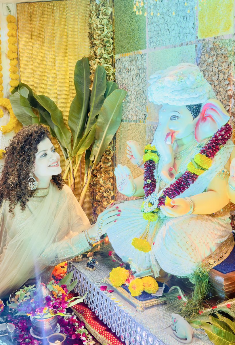 palakmuchhal3's tweet image. श्री वक्रतुण्ड महाकाय सूर्य कोटी समप्रभा।
निर्विघ्नं कुरु मे देव सर्व-कार्येशु सर्वदा॥ 🙏🏻

Ganpati Bappa is home!!!!! ❤️❤️❤️