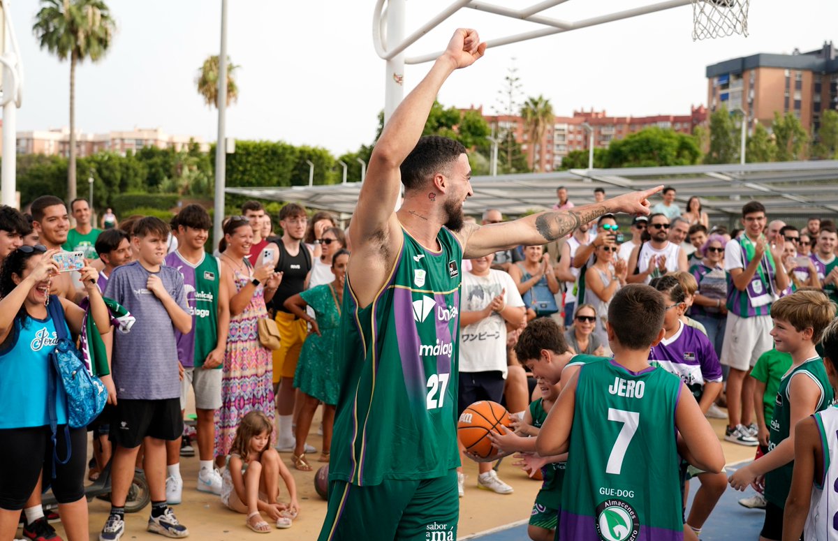 unicajaCB's tweet image. 😎 Ayer lo pasamos en grande con @C_Duarte5 y todos vosotros en el Parque del Oeste

💪 ¡Ganas de que empiece lo bueno!

💚💜 #YoSoyDelUnicaja