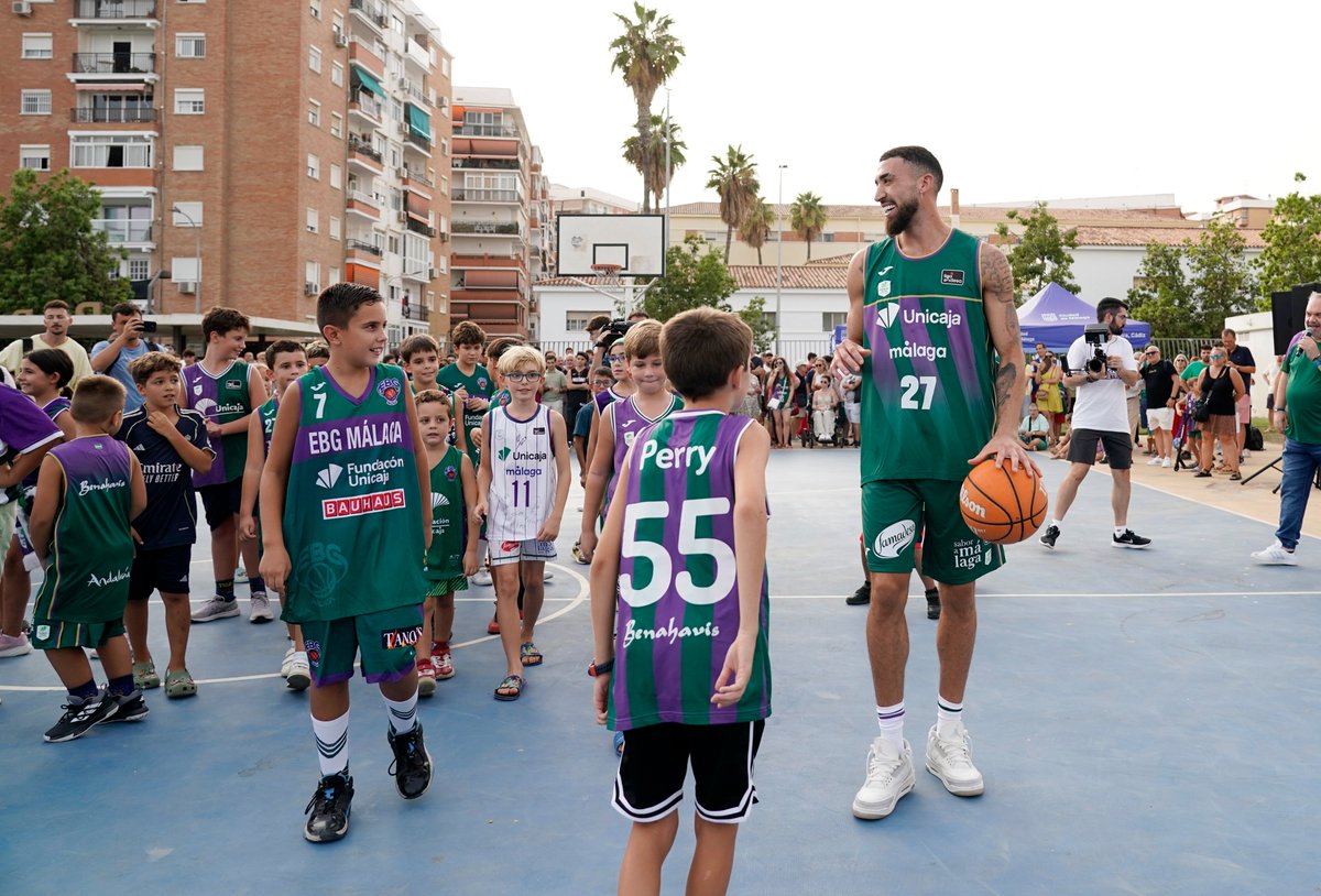 unicajaCB's tweet image. 😎 Ayer lo pasamos en grande con @C_Duarte5 y todos vosotros en el Parque del Oeste

💪 ¡Ganas de que empiece lo bueno!

💚💜 #YoSoyDelUnicaja
