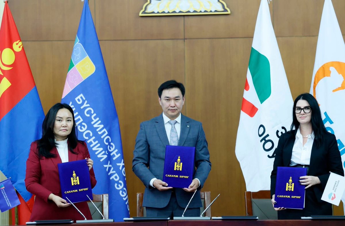 “Бүсчилсэн хөгжлийн үндэсний хүрээлэн”, “Оюу Толгой” ХХК, “Эрдэнэс Оюу Толгой” ХХК-тай гурван талт хамтын ажиллагааны санамж бичиг байгуулж, бүсийн хөгжлийг уялдуулан дэмжих, хөрөнгө оруулалтын гэрээний хэрэгжилтийг хангахад анхаарч ажиллана