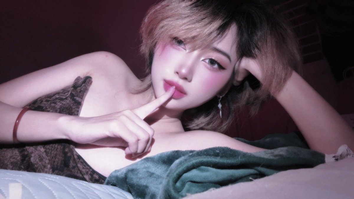 disfatcat's tweet photo. A secret makes a woman, woman https://t.co/ngNFosj7VD