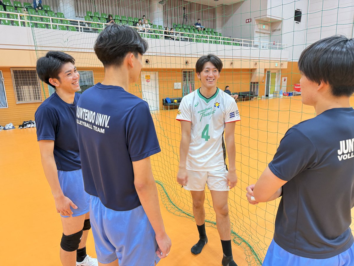 【⚡️サンダーズ情報⚡️】
8/26(火)27(水)順天堂大学と練習ゲームを実施しました！
試合終了後、#三輪大将 選手によるミドルブロッカーのクイック講座が開講されました✏️

#広島サンダーズ
#HiroshimaThunders