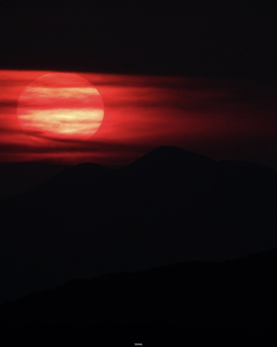 •Progressive Deep Red Sunset 

Part 1

#Deep #Red #DeepRed #Sun #Sunset #Dark #Mountain #Molise #CampitelloMatese #Italy #Italia 
#photography #Scifi #Nature #Progressive #Landscape #Yama山