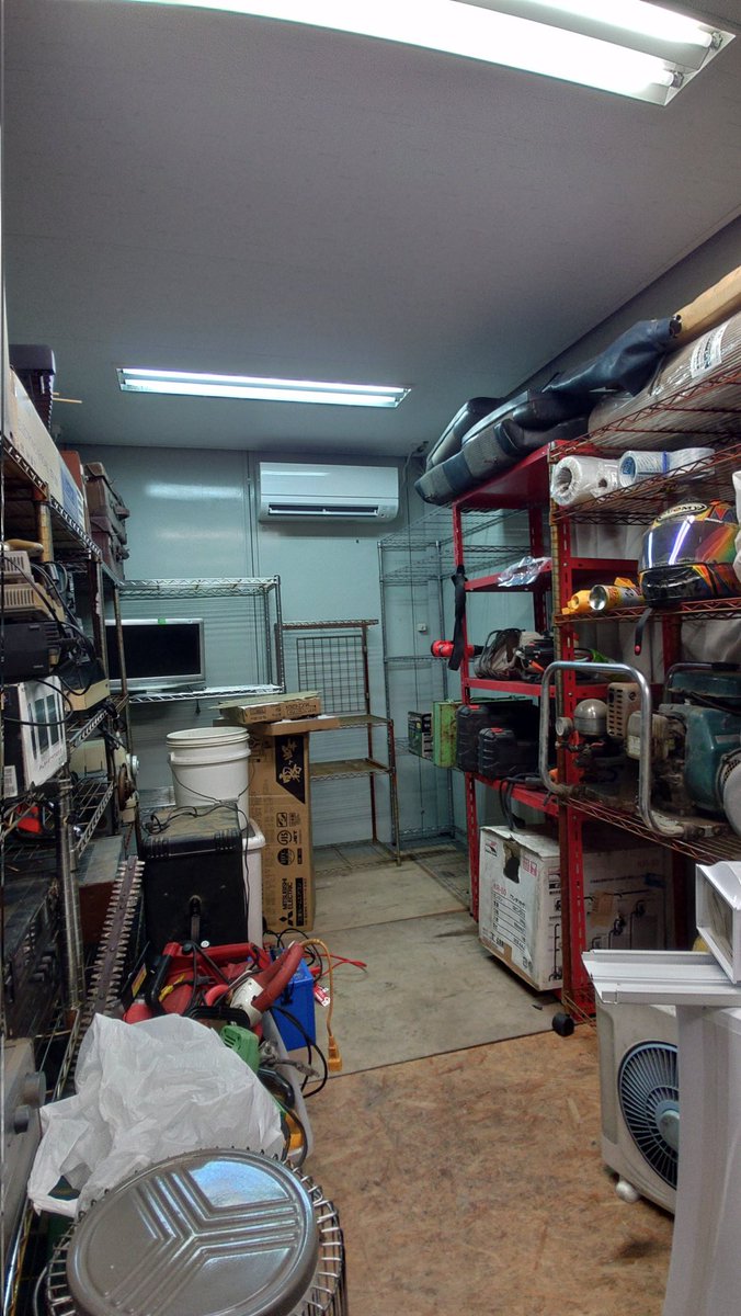 yositakajunk's tweet image. 事務所が快適になった！
裏のバイクにめっちゃアシナガバチの巣が出来てて室外機取り付けは命懸けw
@wak2racing 
@K2tech_AC