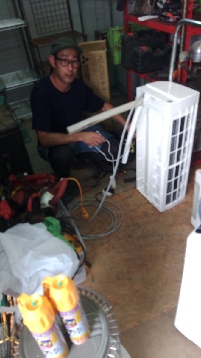 yositakajunk's tweet image. 事務所が快適になった！
裏のバイクにめっちゃアシナガバチの巣が出来てて室外機取り付けは命懸けw
@wak2racing 
@K2tech_AC