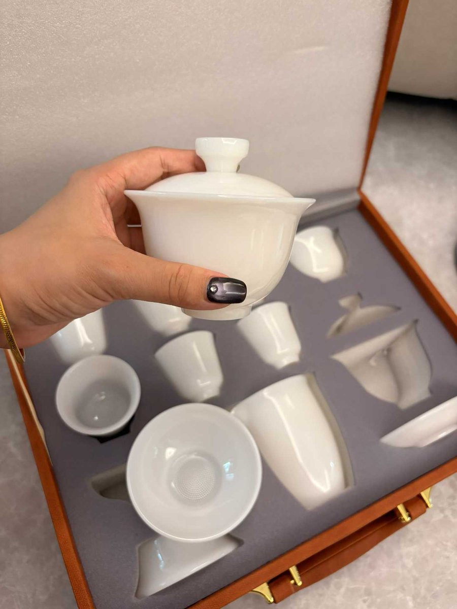 Koetsu9782's tweet photo. 昨天逛街，老公送的🎁 我好喜欢💕
顺便发现了一家超爱的店🍵
店员们都特别nice，真心热爱茶，也想把这份美好分享给大家。

#生活小确幸 #爱与分享 #茶的美好 https://t.co/2flq49QBRz