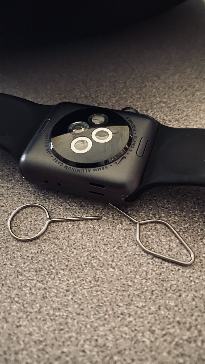 ocharomark's tweet image. No more SIM card tray  #AppleEvent 
#esim販売 #esim