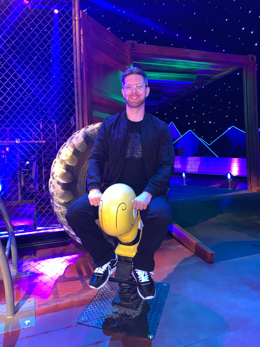 Booked &amp; bee-sy 🐝
Excited for some upcoming shows this week and next at colleges and corporate events!
If you want me to tell jokes or roast someone at your next school or company party, hit me up.